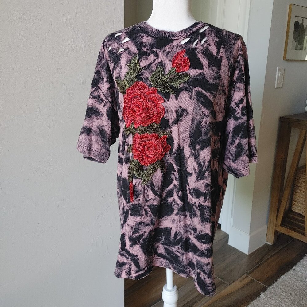 FASHION NOVA Rosey Cheeks Distressed Stone Washed Tee - Size Large - Picture 3 of 5